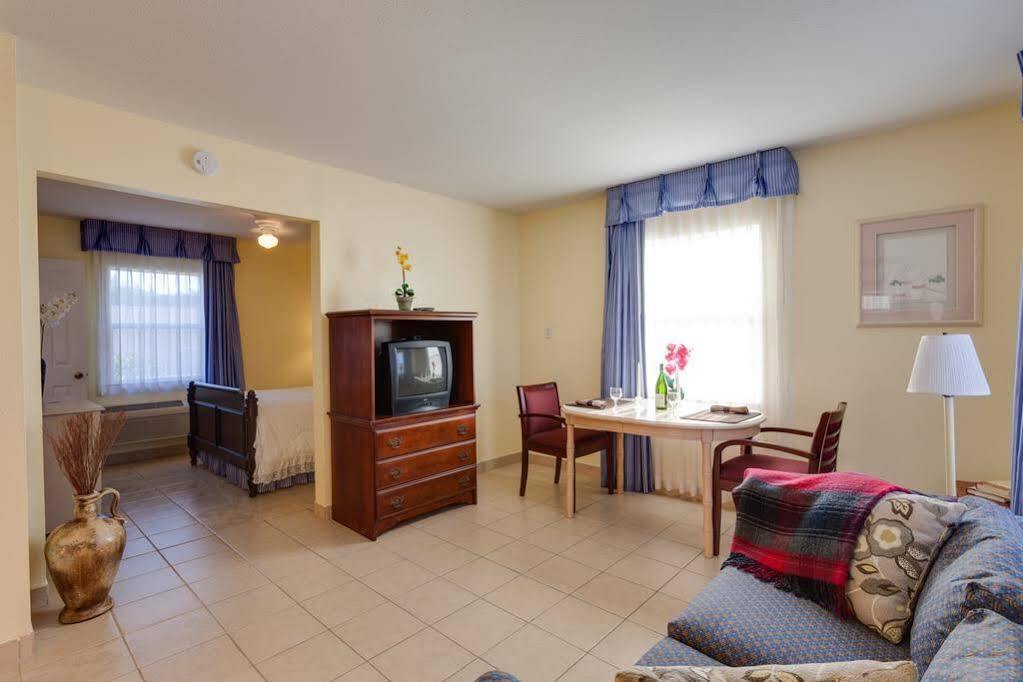 Fountain Cottages Inn ฟอร์ตไมเยอร์ ภายนอก รูปภาพ